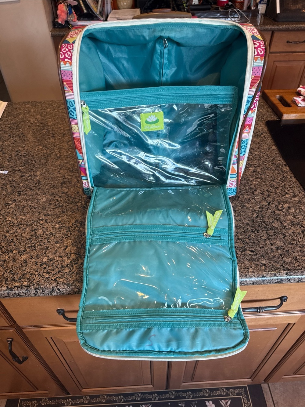 Lilly Bloom 15” Underseat travel rolling luggage carry on bag - Picture 12 of 16
